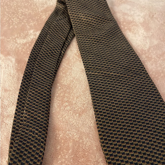 DKNY Black and Gold Patterned Tie - Picture 4 of 7